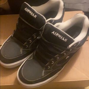 Airwalk skateboard sneakers size 10 for sale.